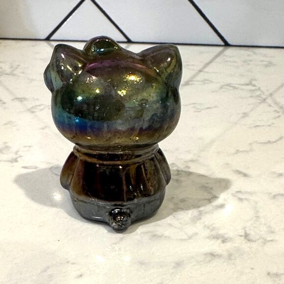 Titanium Rainbow Aura Hello Kitty carving made from natural obsidian - Picture 3 of 8